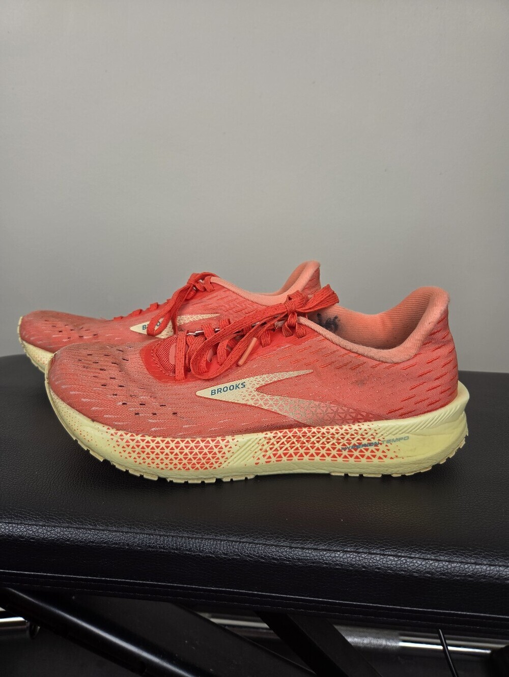 Brooks Hyperion Tempo Running Shoes Womens 8 Medium B Coral Yellow Sneakers